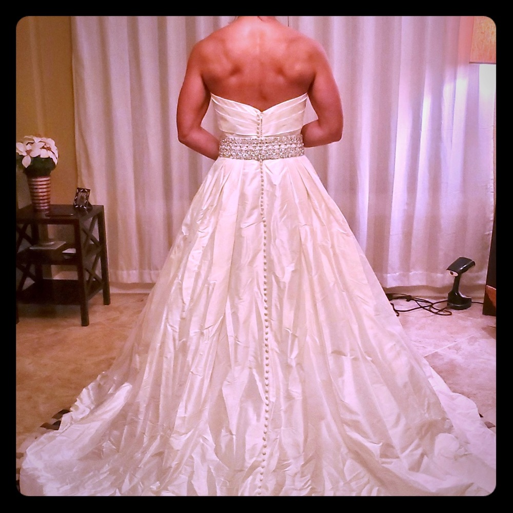 Unaltered Sophia & Camilla Size 12 off-white silk